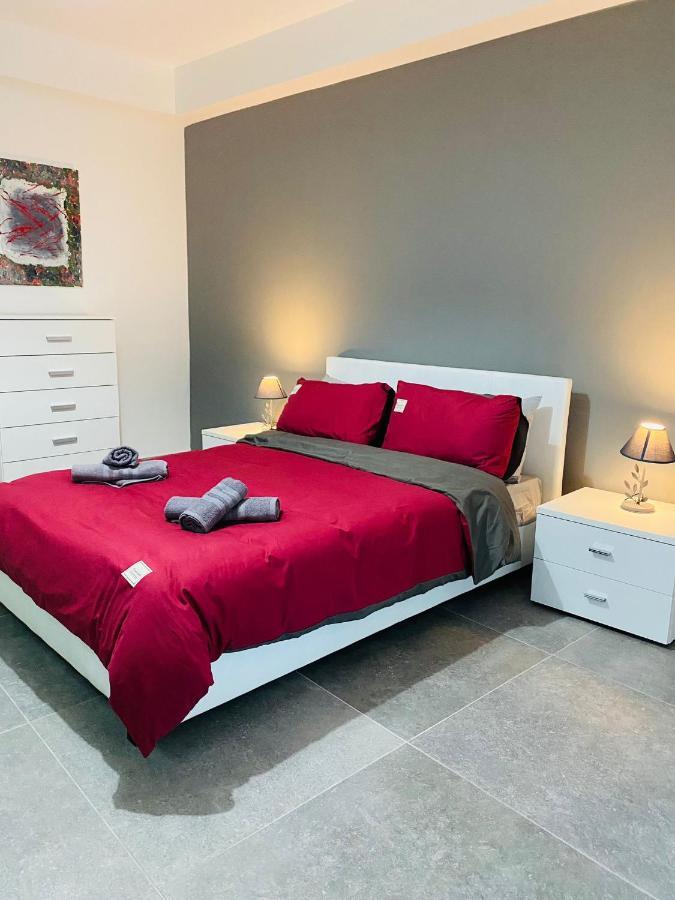 Sliema Seaview Apartment- Valletta Views - Apt 8, 49 Tigne Point Mansions Bagian luar foto