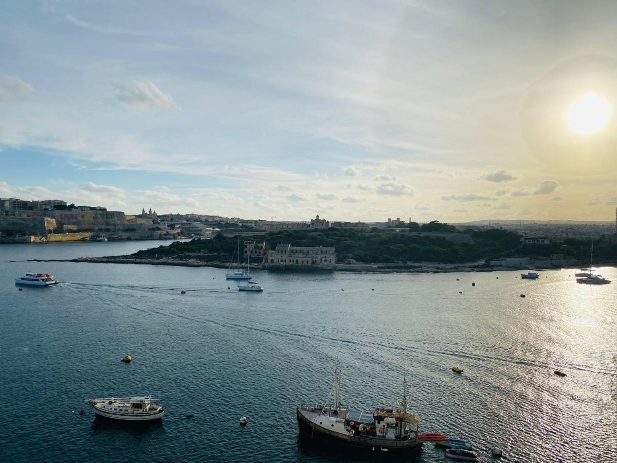 Sliema Seaview Apartment- Valletta Views - Apt 8, 49 Tigne Point Mansions Bagian luar foto