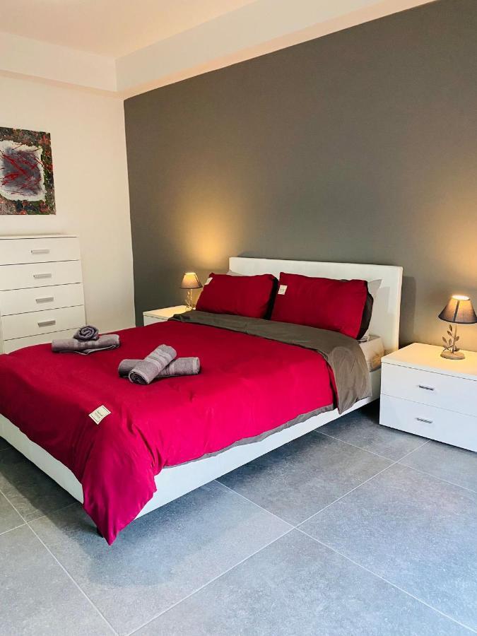 Sliema Seaview Apartment- Valletta Views - Apt 8, 49 Tigne Point Mansions Bagian luar foto